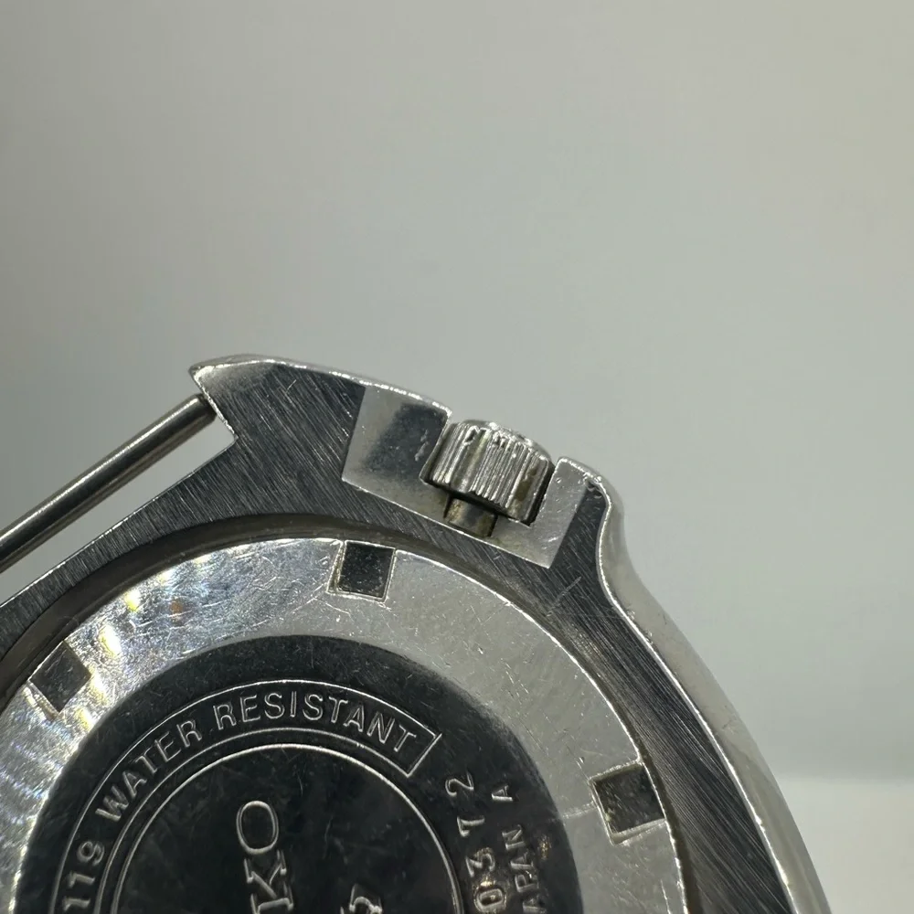 Seiko Black and Silver Diver's Watch - Picture 7 of 8